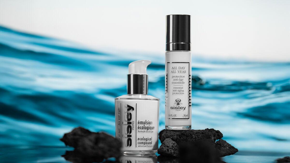 For a "shielding" effect against the stress of urban life, apply the daily All Day All Year treatment.